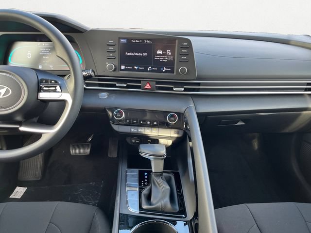 Certified 2026 Hyundai Elantra Hybrid FWD image 13