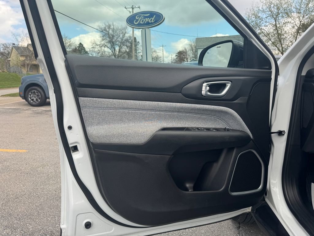 Used 2022 Jeep Compass Latitude w/ Convenience Group AWD/4WD image 16