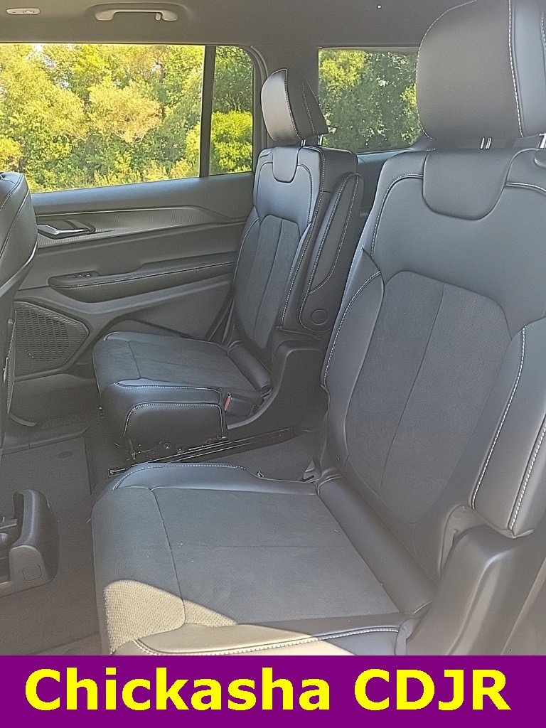 New 2025 Jeep Grand Cherokee L Altitude image 12