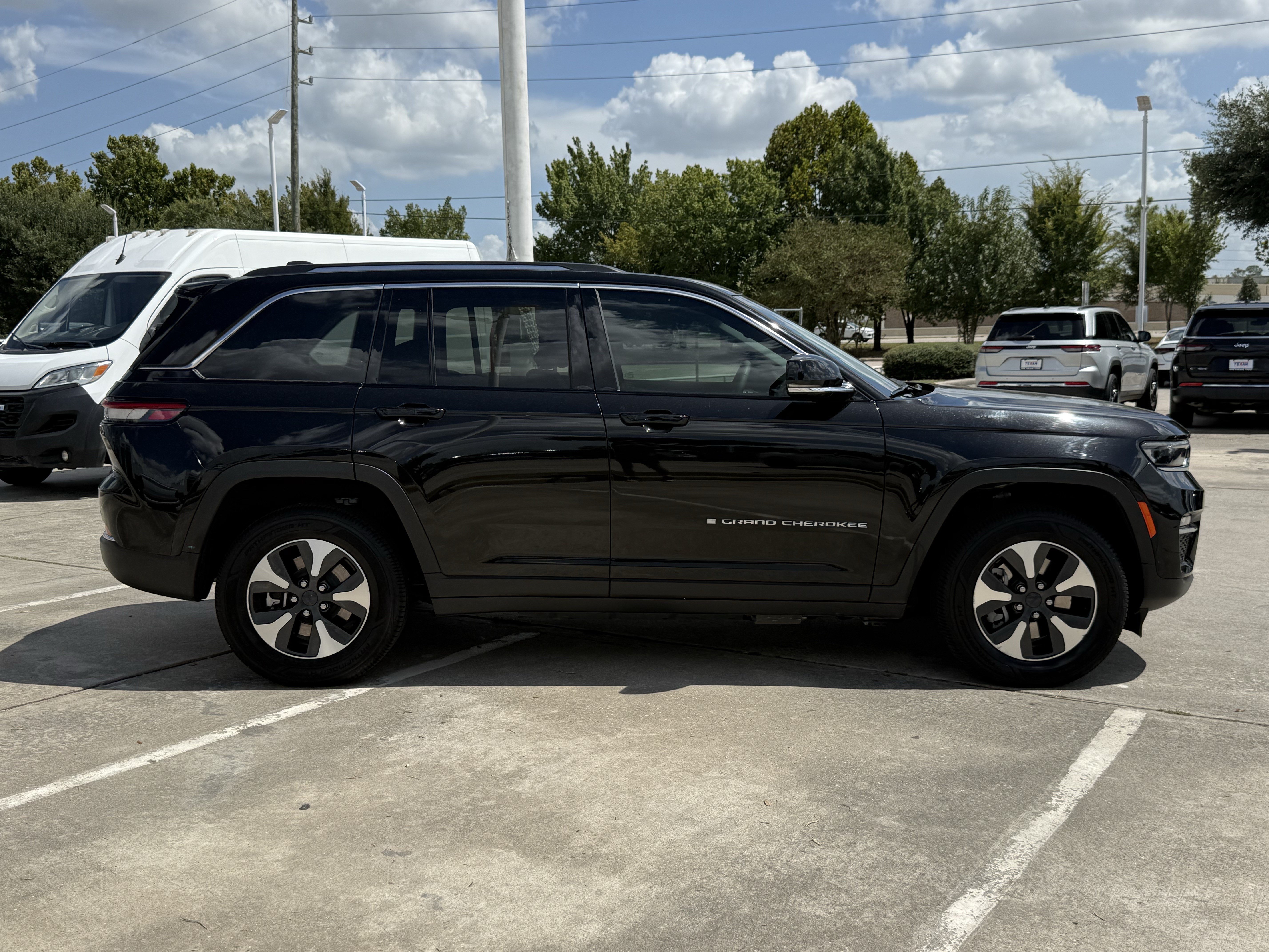Used 2022 Jeep Grand Cherokee Limited 4xe AWD/4WD video 3