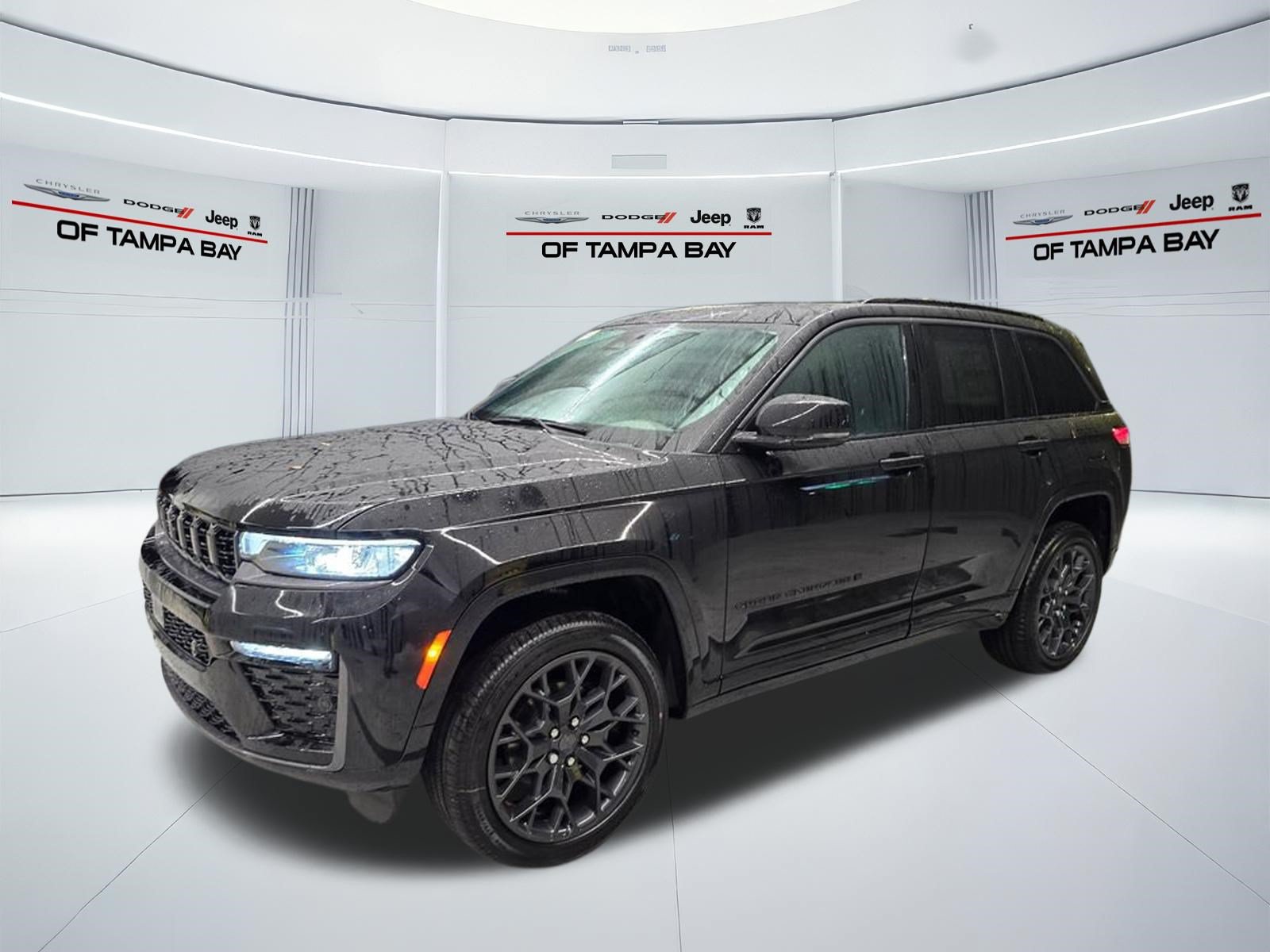 New 2026 Jeep Grand Cherokee Summit w/ Obsidian Package AWD/4WD image 2