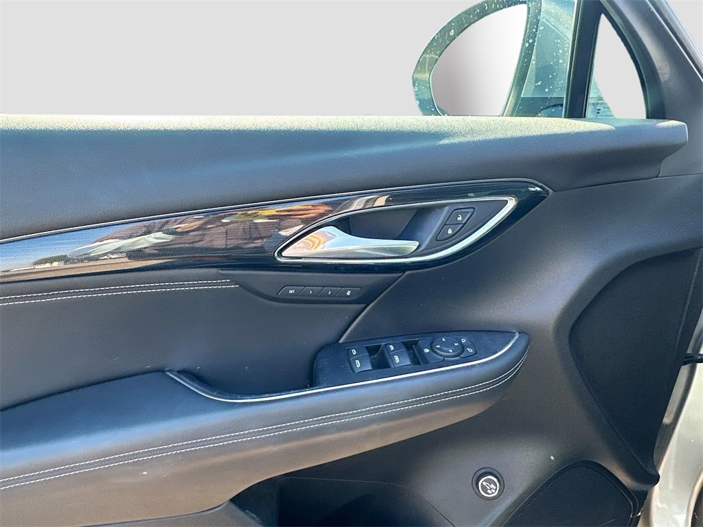 Used 2023 Buick Envision Essence image 9