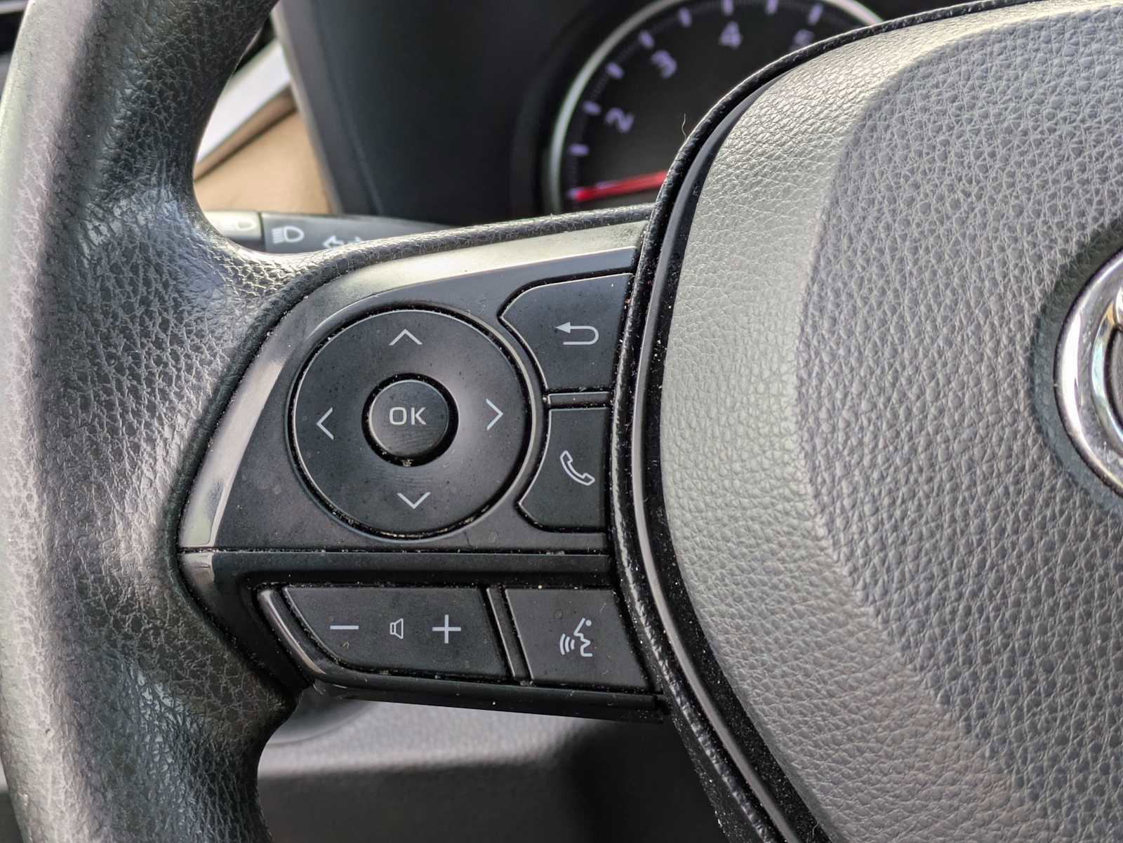 Used 2020 Toyota RAV4 LE image 21