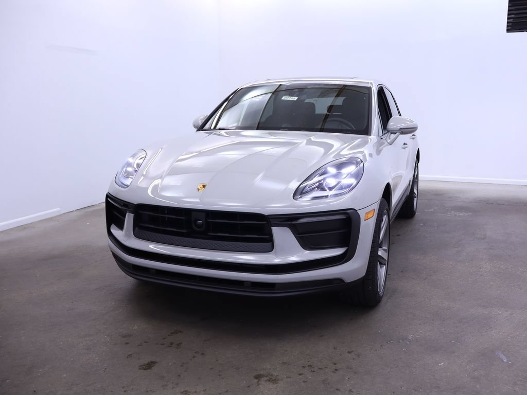 Certified 2025 Porsche Macan AWD/4WD image 12