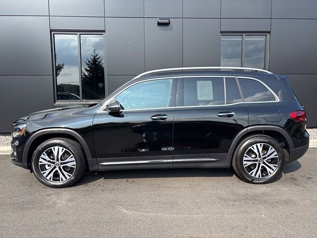 Used 2025 Mercedes-Benz GLB 250 4MATIC image 2
