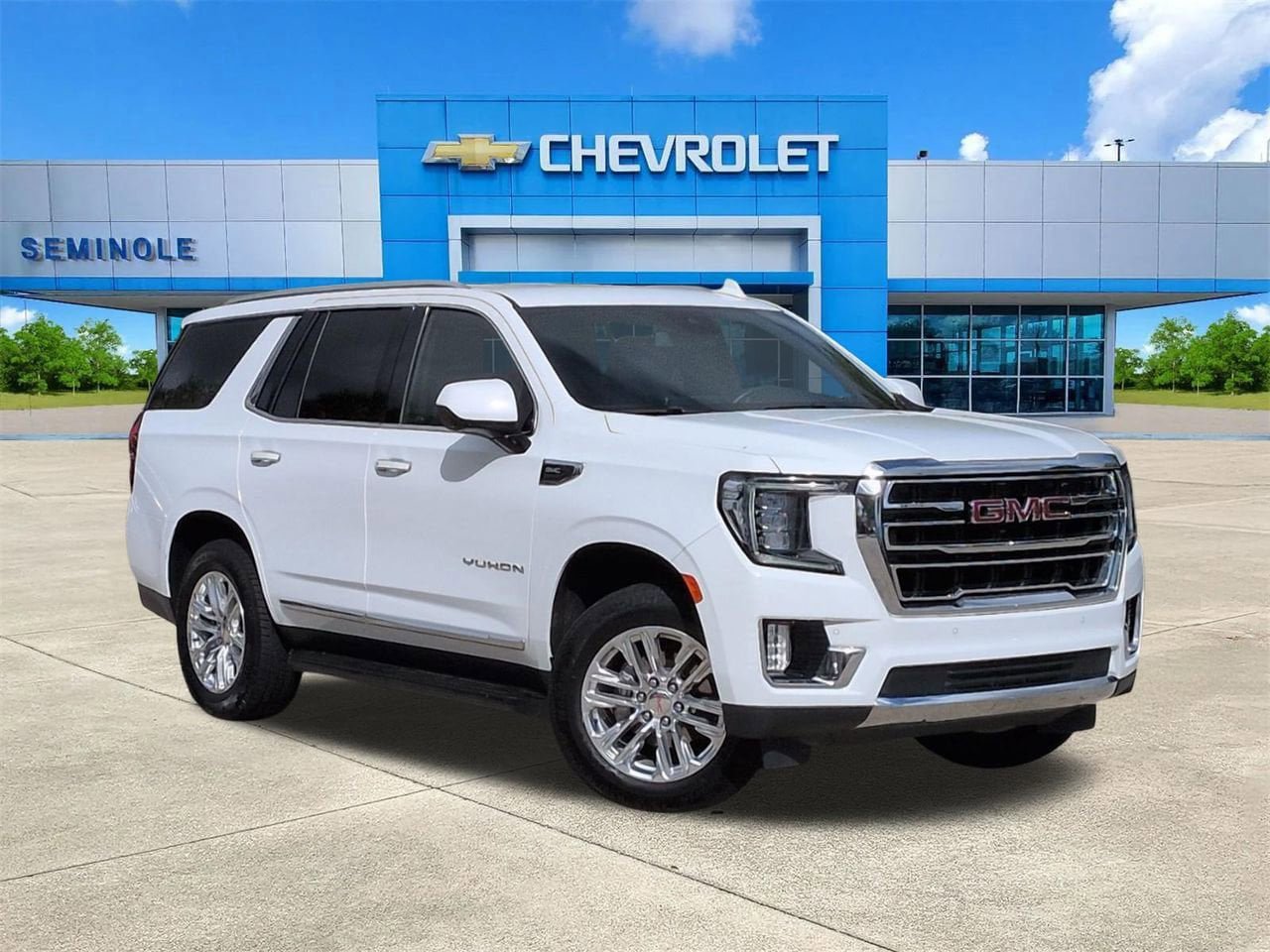 Used 2024 GMC Yukon SLT image 1