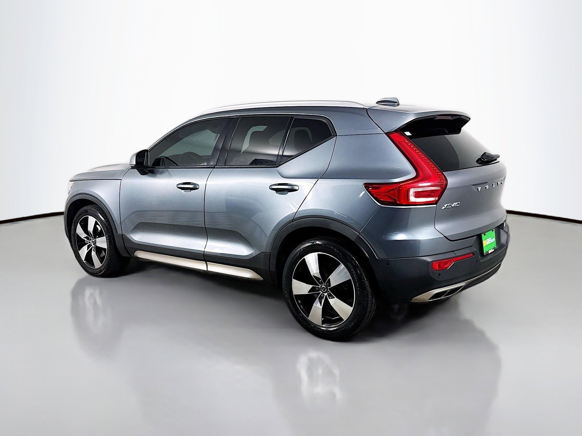 Used 2019 Volvo XC40 T4 Momentum FWD image 7