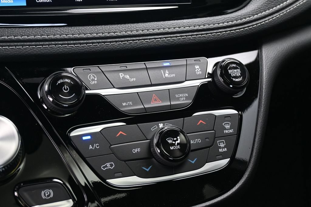 New 2027 Chrysler Pacifica Select w/ Family Tech Group FWD image 20