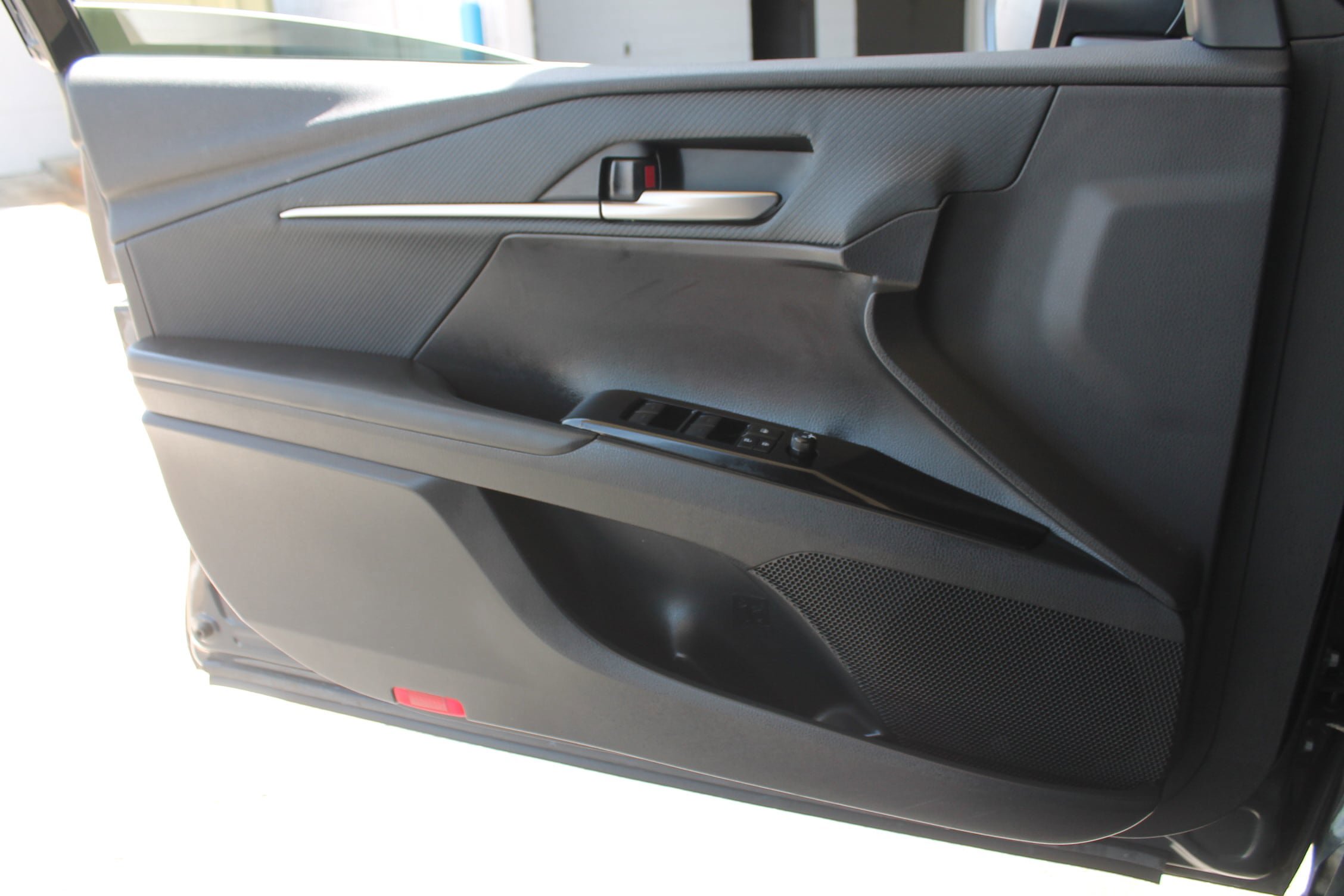 Used 2025 Toyota Camry SE FWD image 12