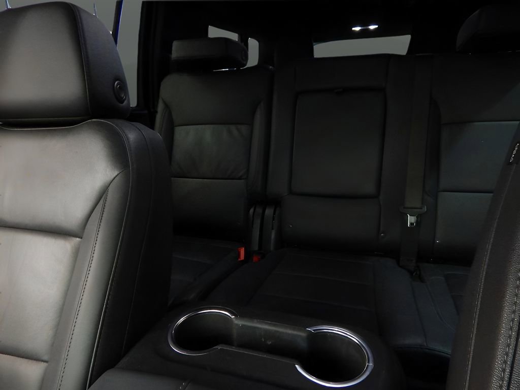 Used 2025 Chevrolet Suburban Z71 AWD/4WD image 24