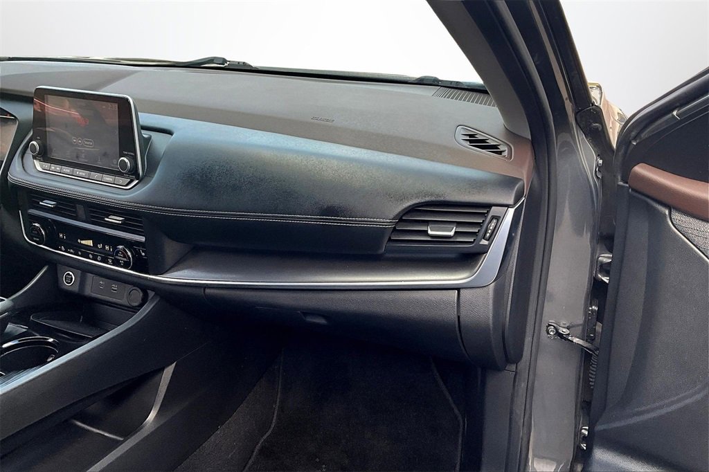 Used 2023 Nissan Rogue SV image 26