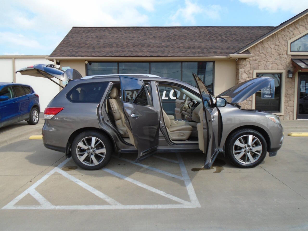 Used 2014 Nissan Pathfinder Platinum w/ Platinum Premium Package FWD image 23