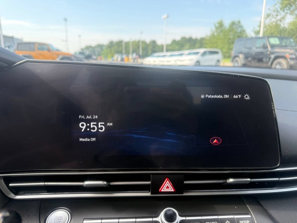 Used 2023 Hyundai Elantra Limited FWD image 21