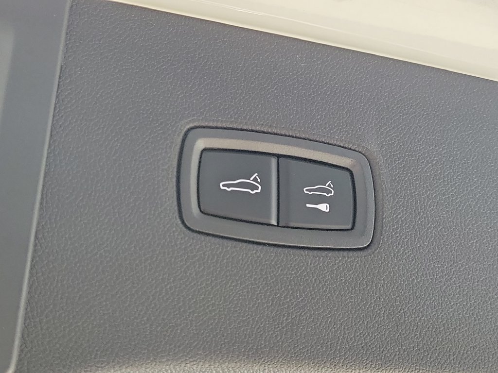 Certified 2026 Porsche Cayenne AWD/4WD image 18