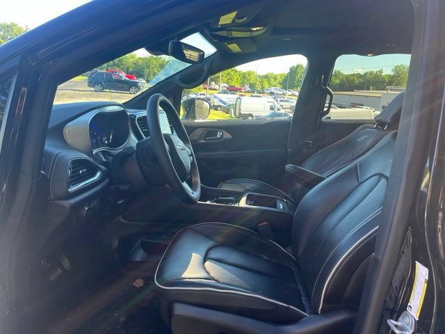 Used 2025 Chrysler Pacifica Limited FWD image 12