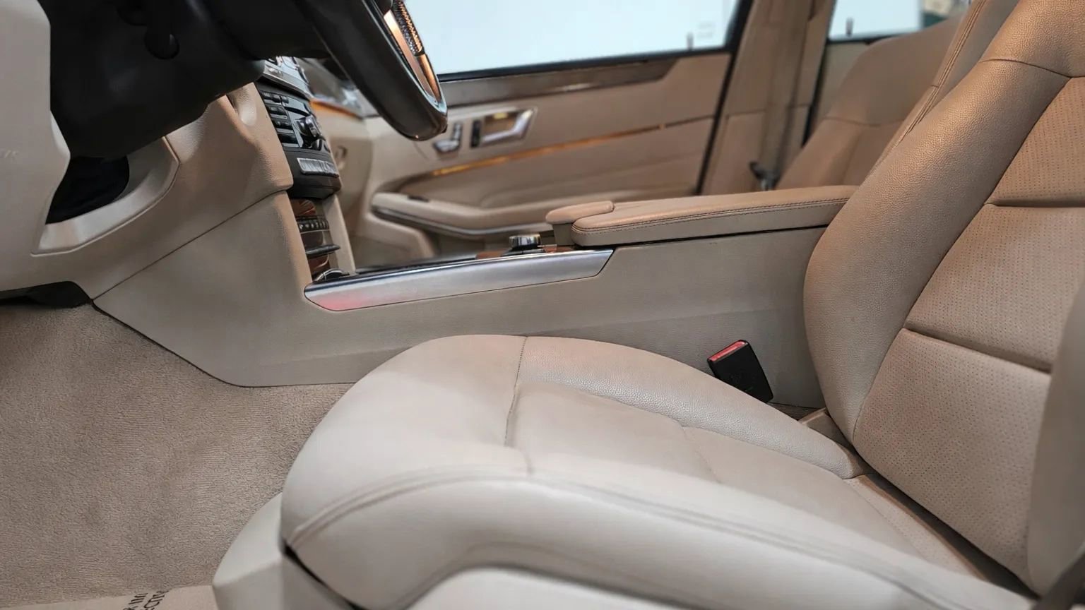 Used 2014 Mercedes-Benz E 250 BlueTEC Sedan image 13