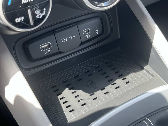 New 2026 Hyundai Venue SEL FWD image 28