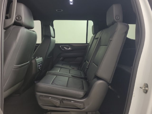 Used 2022 Chevrolet Suburban LT RWD image 13