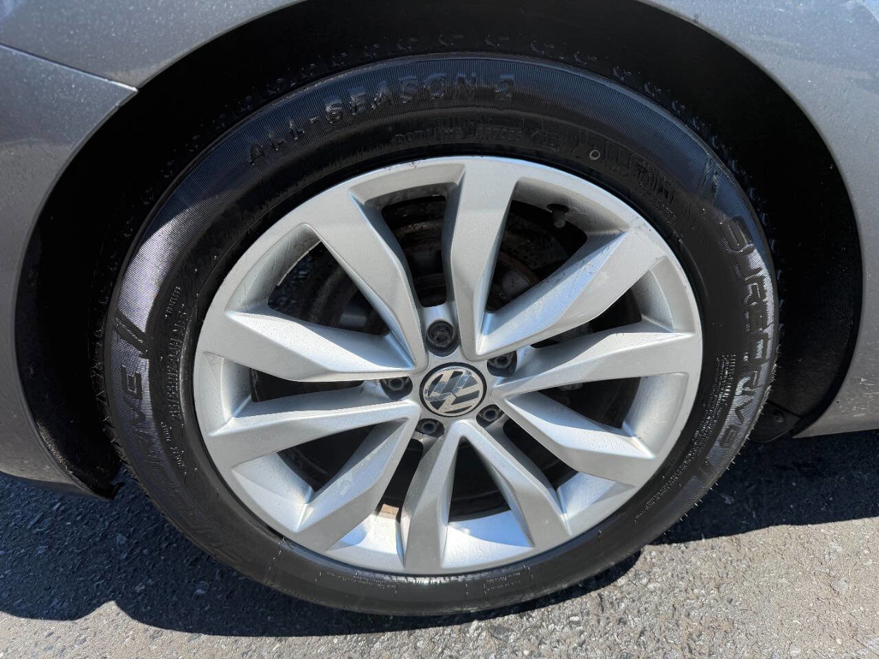 Used 2014 Volkswagen Beetle TDI FWD image 8