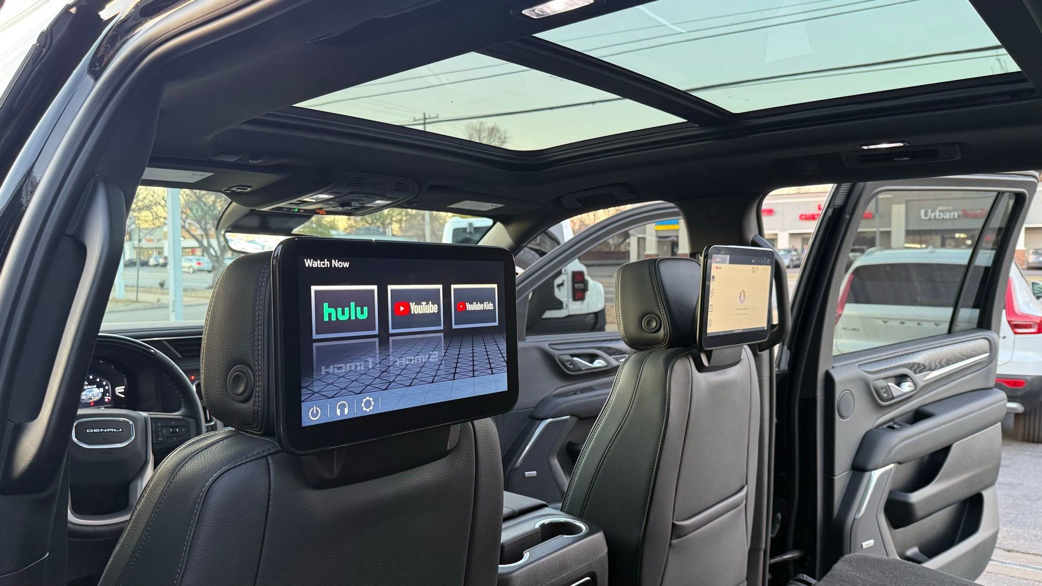 Used 2024 GMC Yukon XL Denali w/ Advanced Technology Package image 35