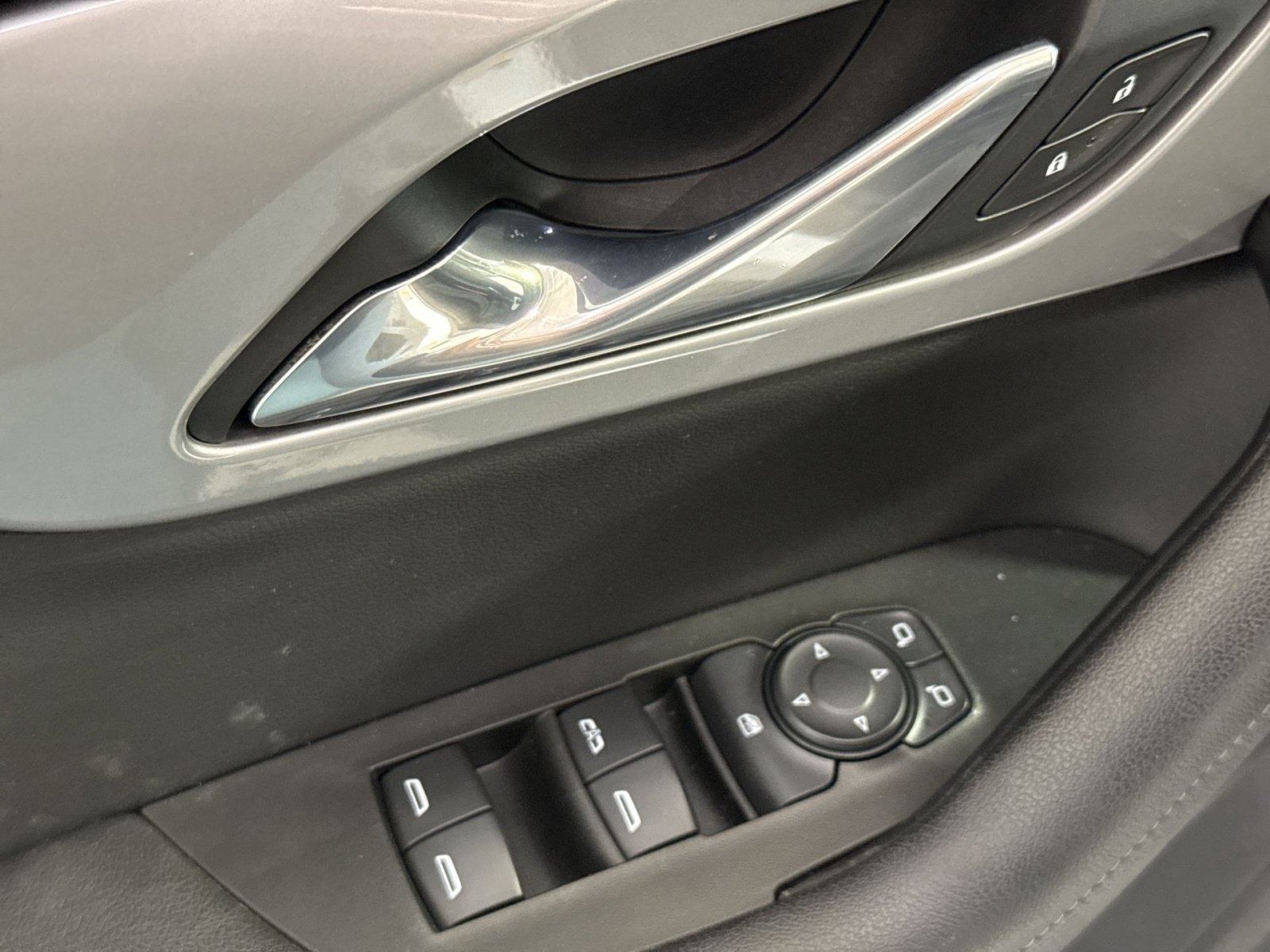 Used 2021 Chevrolet Blazer LT FWD image 16