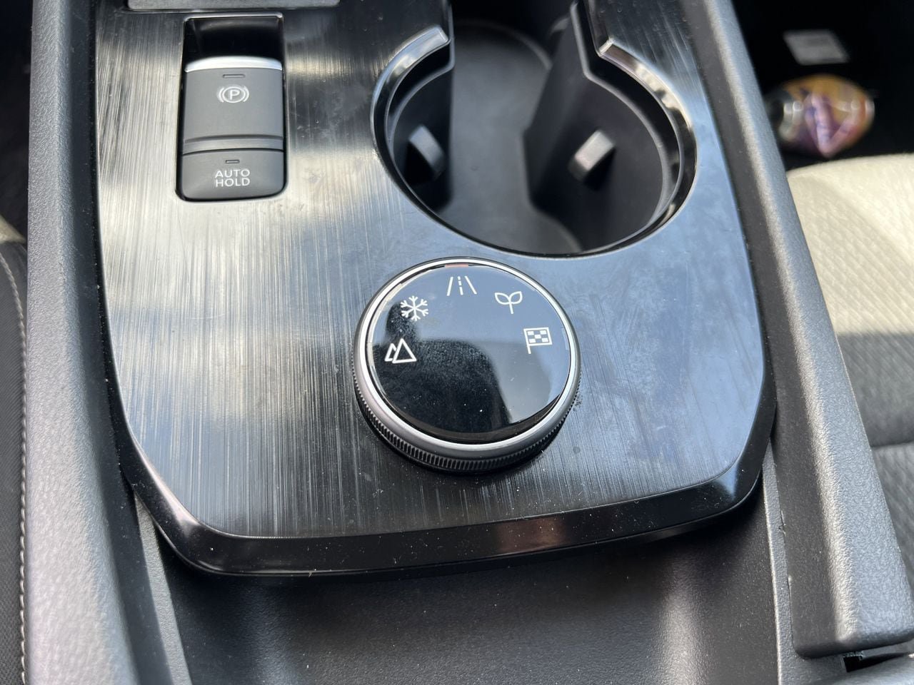 Used 2025 Nissan Rogue SV AWD/4WD image 10