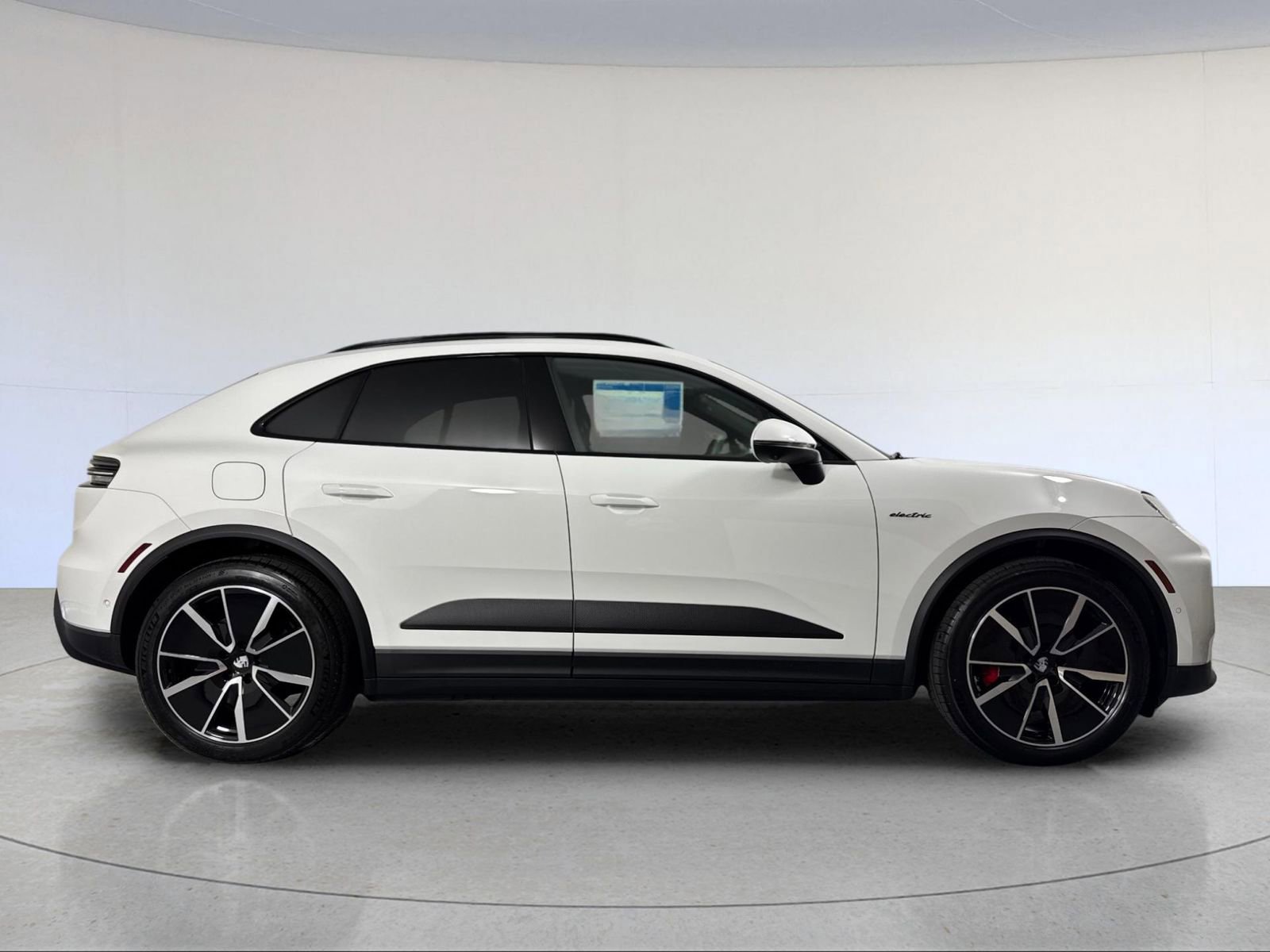 New 2026 Porsche Macan 4S Electric AWD/4WD image 9