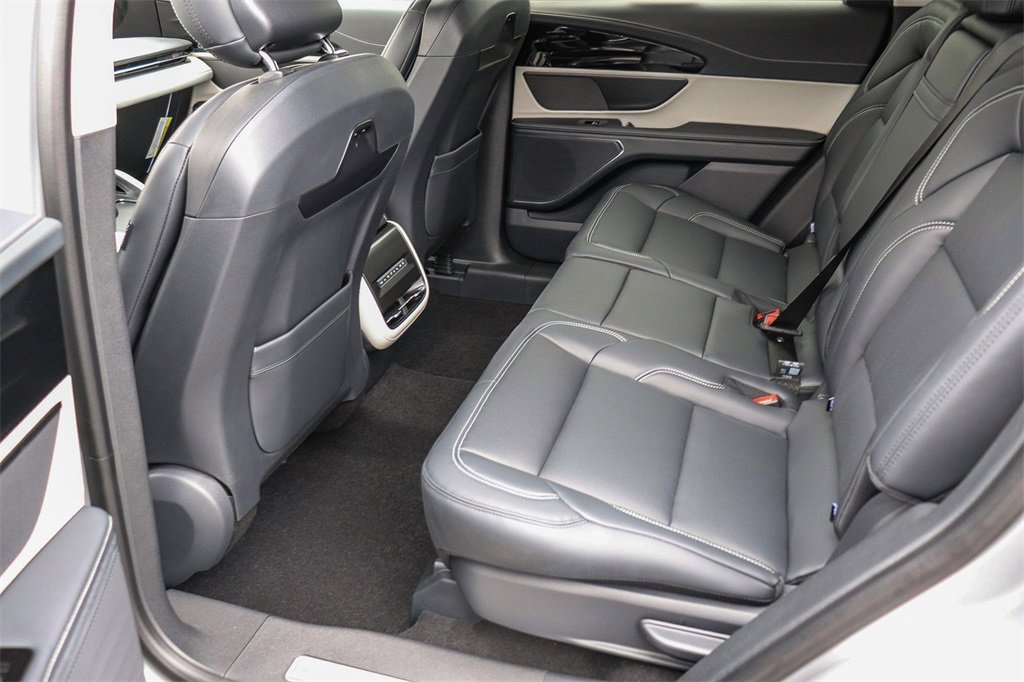 Used 2025 Lincoln Nautilus Premier image 20