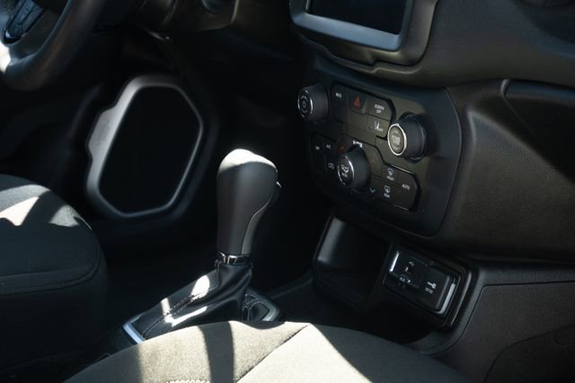 Used 2021 Jeep Renegade Latitude image 28