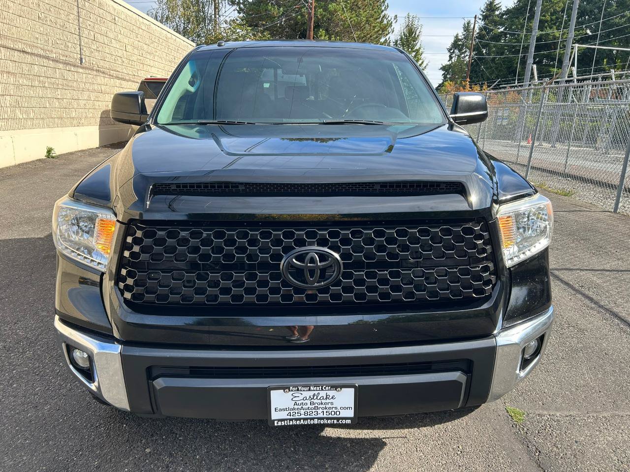 Used 2016 Toyota Tundra SR5 AWD/4WD image 2