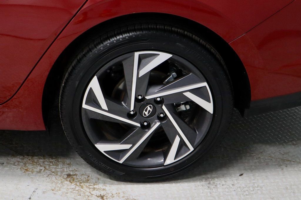 Certified 2025 Hyundai Elantra SEL image 24