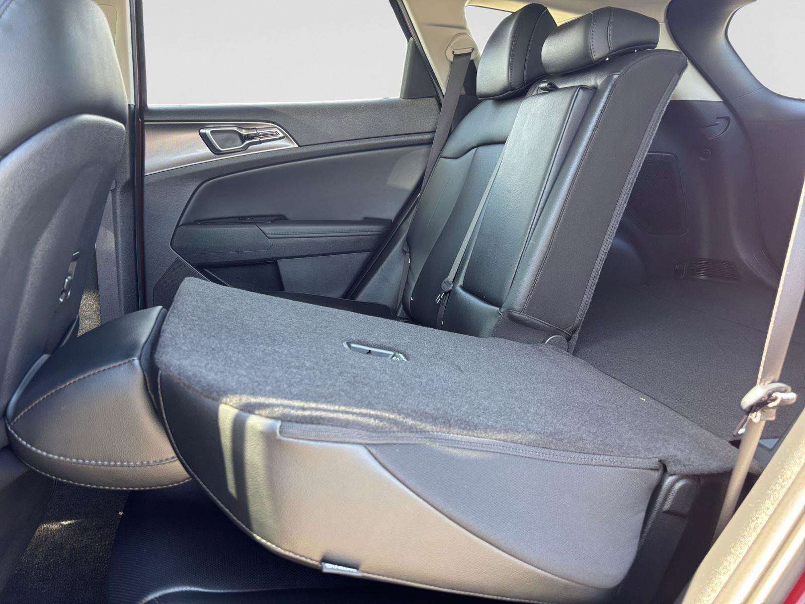 Used 2025 Kia Sportage SX FWD image 44