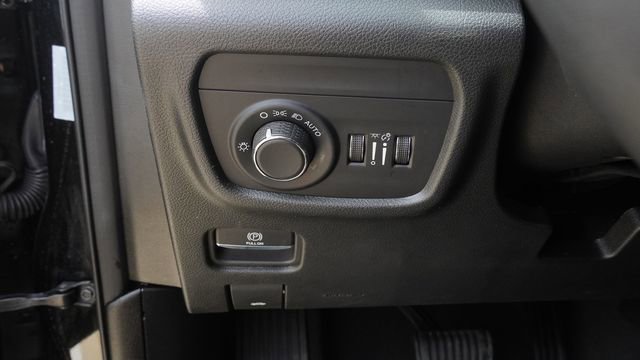 Used 2024 Jeep Grand Cherokee L Laredo AWD/4WD image 23