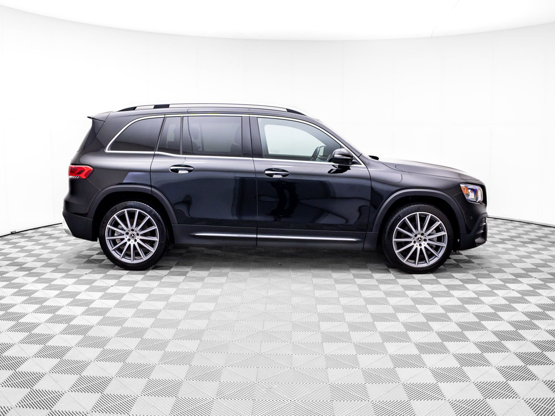 Used 2022 Mercedes-Benz GLB 250 4MATIC image 6