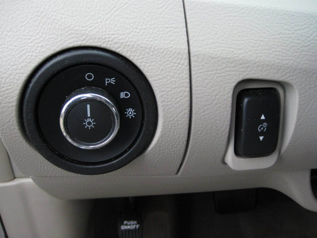 Used 2011 Ford Taurus SEL w/ 201A Rapid Spec Order Code image 14