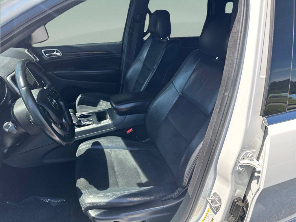 Used 2018 Jeep Grand Cherokee Laredo RWD image 10