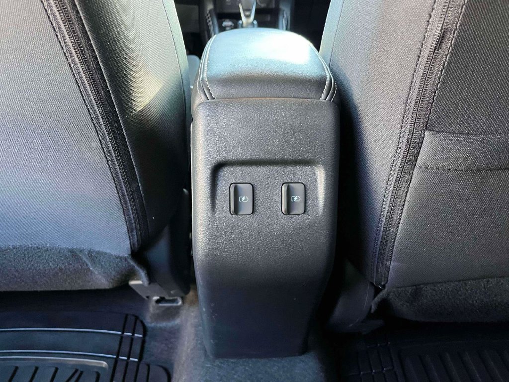 Used 2024 Nissan Kicks SV FWD image 4