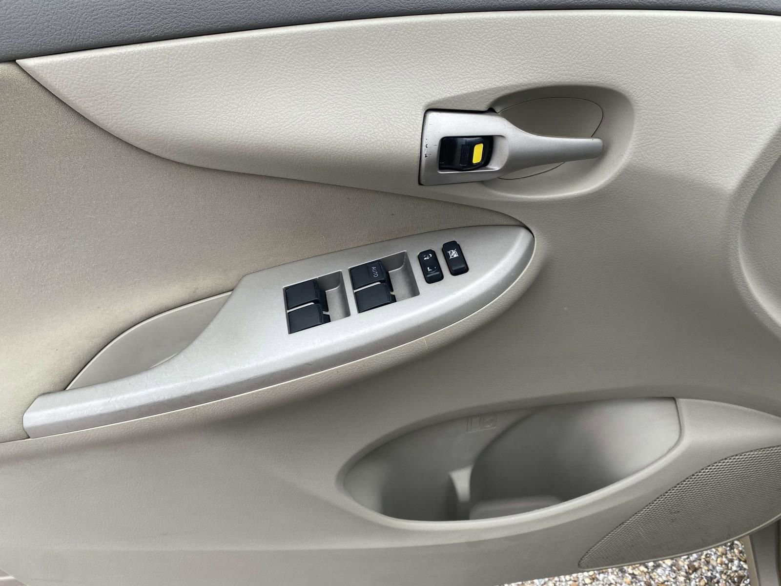 Used 2010 Toyota Corolla LE FWD image 14