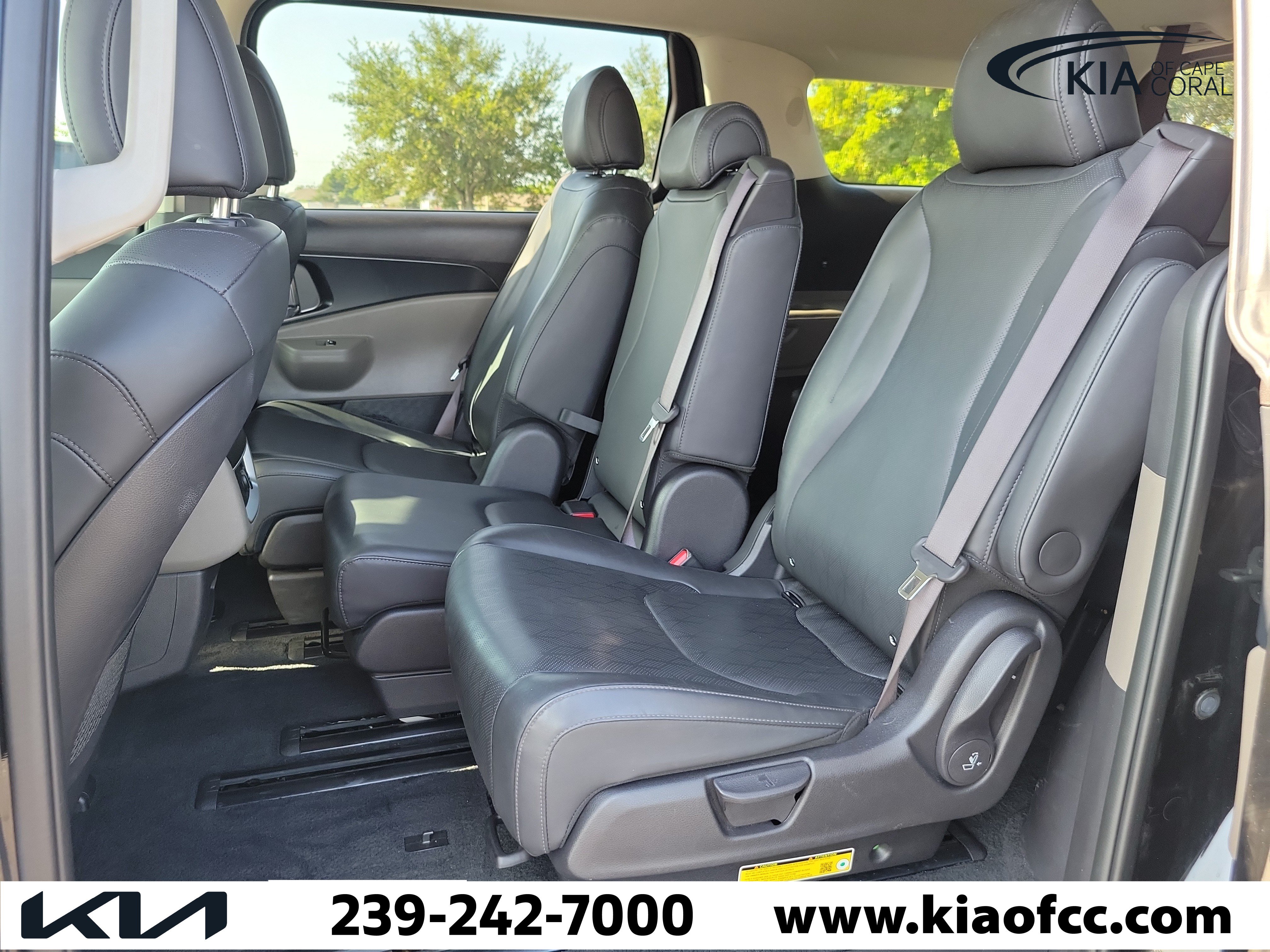 Certified 2025 Kia Carnival FWD image 11