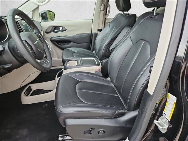 Used 2024 Chrysler Pacifica Touring-L FWD image 14