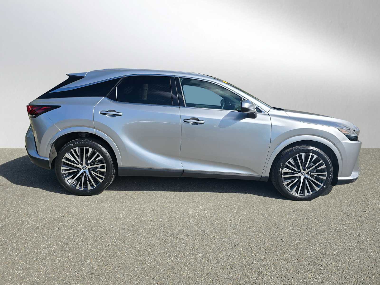 Used 2023 Lexus RX 350 Premium Plus w/ Cold Area Package image 2