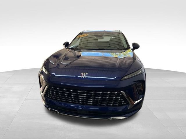 Used 2024 Buick Envision Avenir image 2