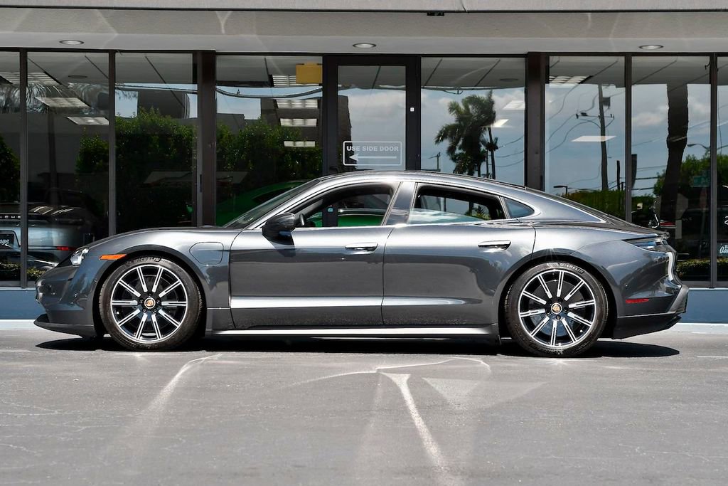 Used 2020 Porsche Taycan 4S image 9