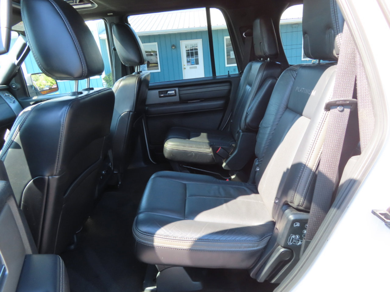 Used 2016 Ford Expedition Platinum image 41