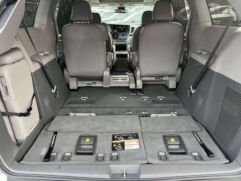 Used 2020 Toyota Sienna XLE FWD image 11