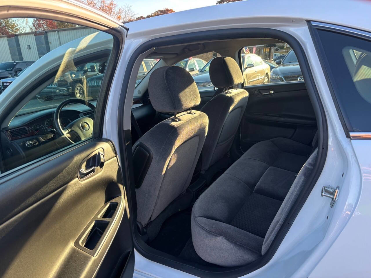 Used 2011 Chevrolet Impala LT image 27