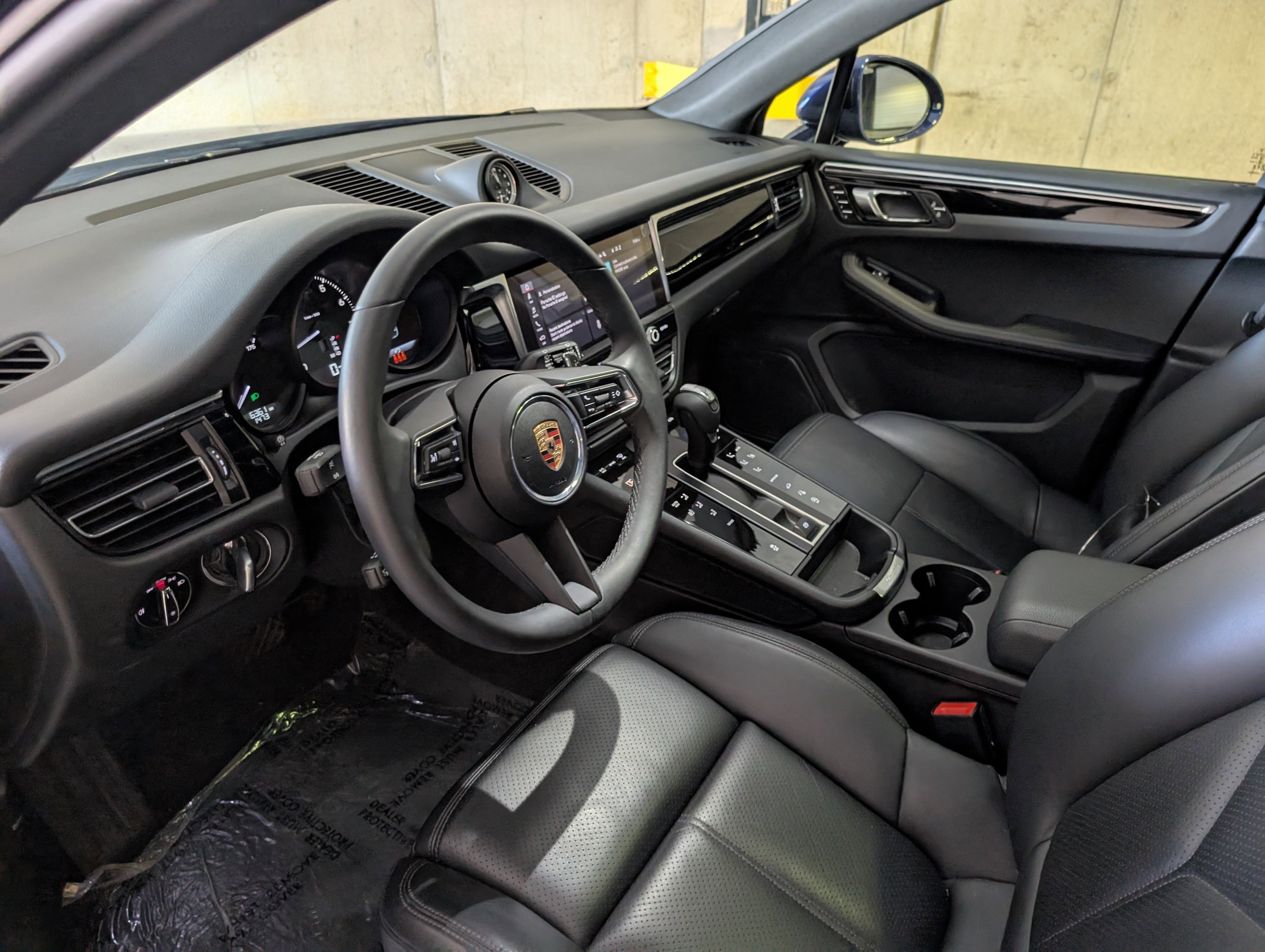 Used 2025 Porsche Macan image 26