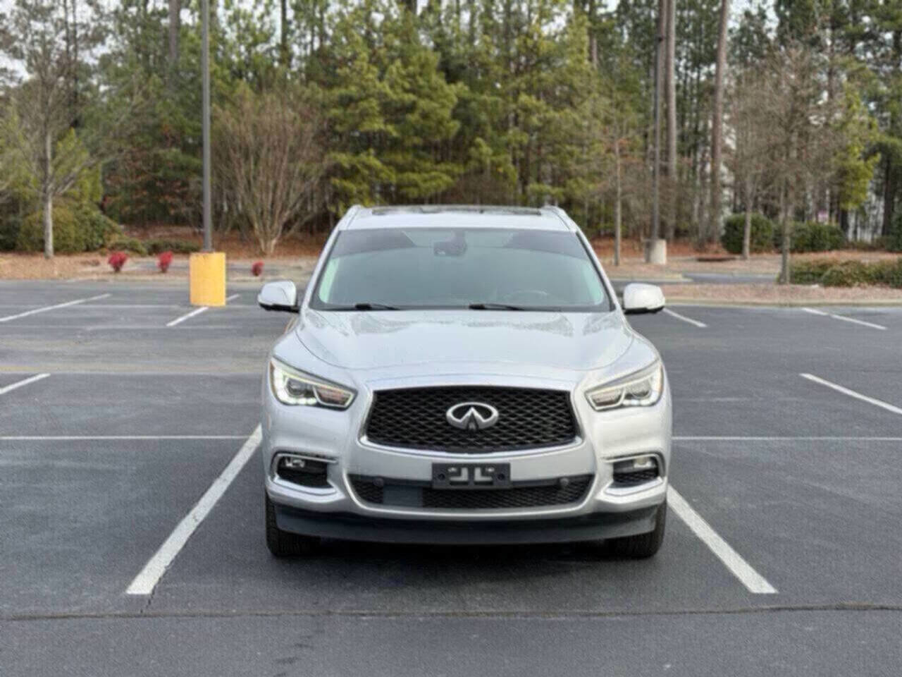 Used 2019 INFINITI QX60 Luxe w/ Essential Package image 2