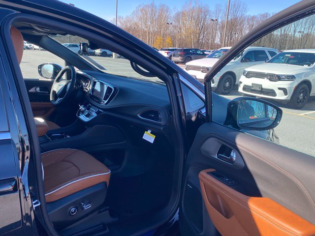 New 2026 Chrysler Pacifica Pinnacle AWD/4WD image 29