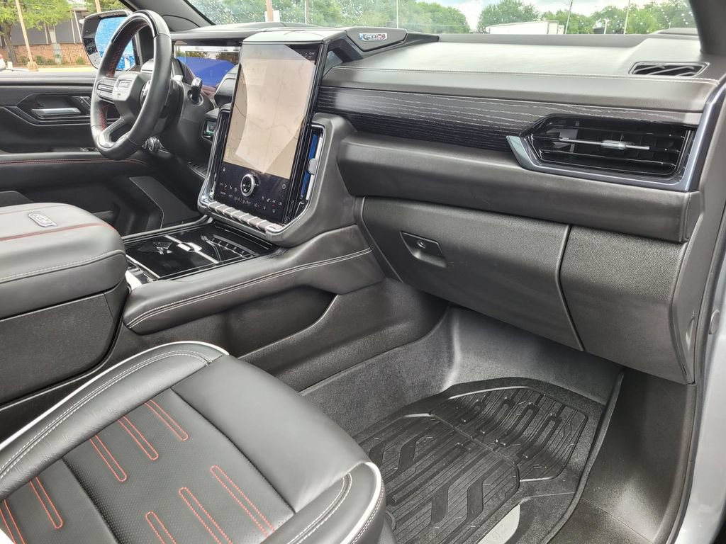 Used 2025 GMC Yukon AT4 Ultimate w/ LPO, Floor Liner Package AWD/4WD image 9
